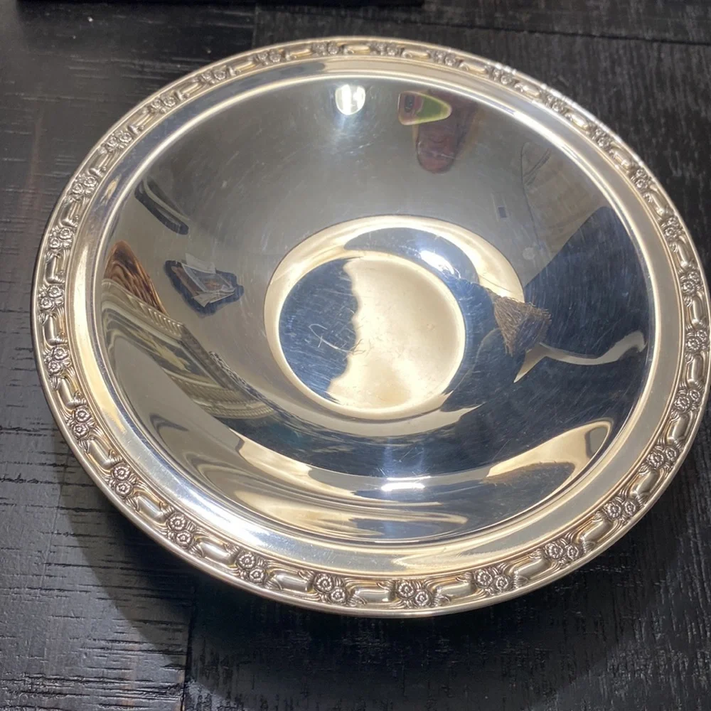 Vintage Oneida Silversmiths Park Lane Silver Plated Roses Rim Pedestal Bowl!